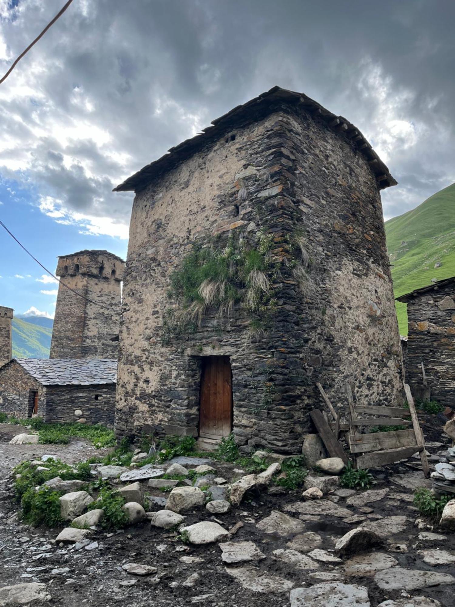 Hotel Nizharadze'S Tower Ushguli Exterior foto